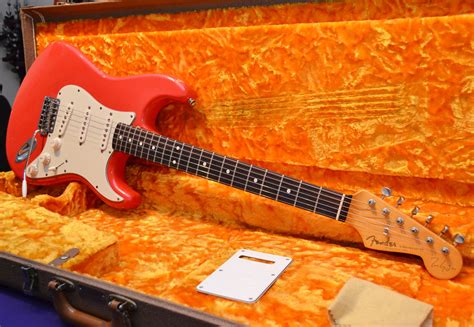 mark knopfler signature stratocaster.